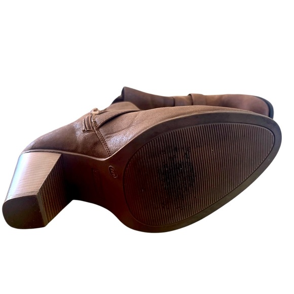 Forever 21 Brown Heeled Boots with Buckle Straps - Picture 4 of 4